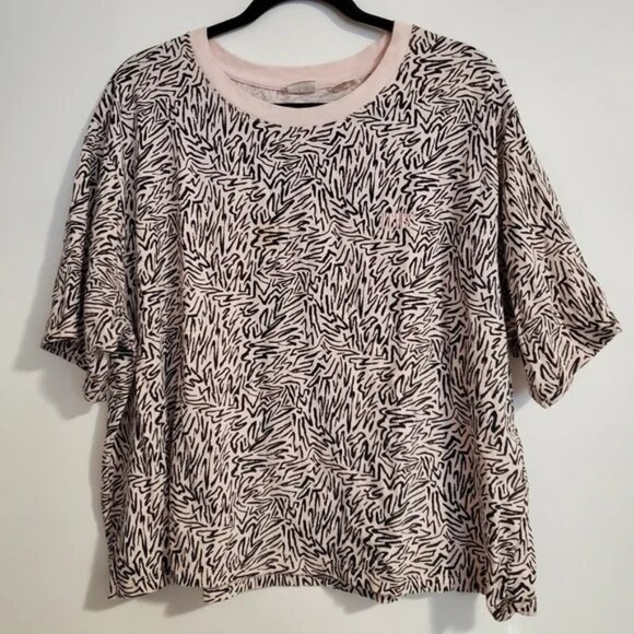 ✨️2/$20 Levi's Cropped Short Sleeve Sweater - Picture 2 of 7